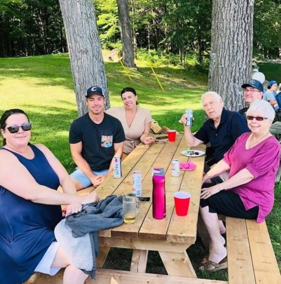 Meet your Posher, Georgina - Picture 1 of 2